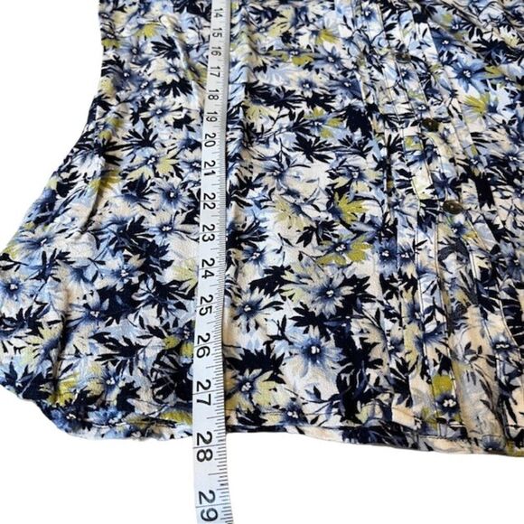 J Jill Women's Blouse Floral Print Navy White Green Crepe Light Size Medium - Picture 7 of 9